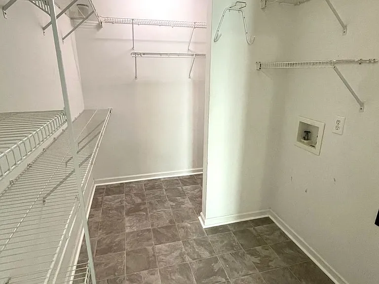 220 John Ct — Photo 15