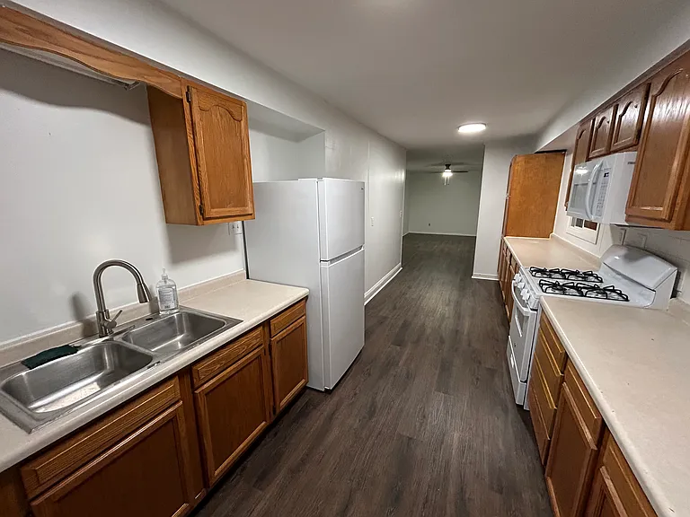 7802 Scott Ln — Photo 10