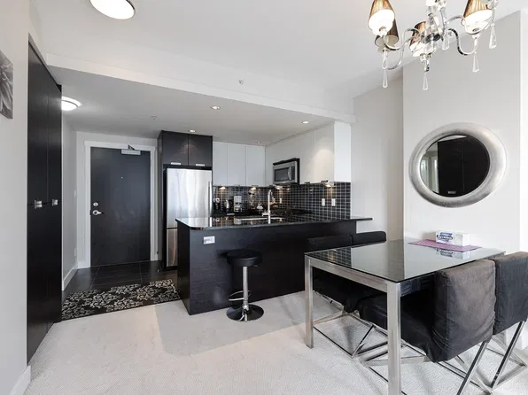 2968 Glen Dr #1606, Coquitlam, BC V3B 0C4
