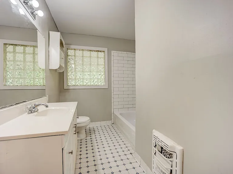 2307 S 23rd St — Photo 11
