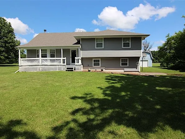 23715 S Chadwick Dr, Peculiar, MO 64078