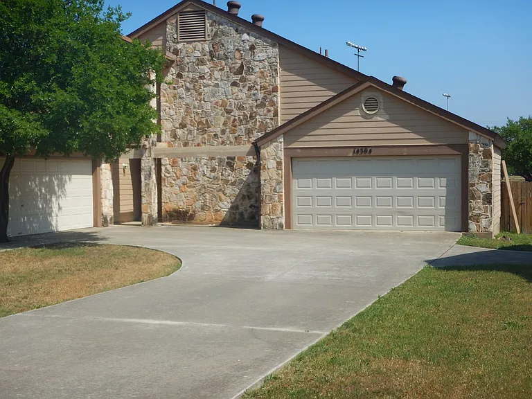14304 Indian Woods — Photo 1