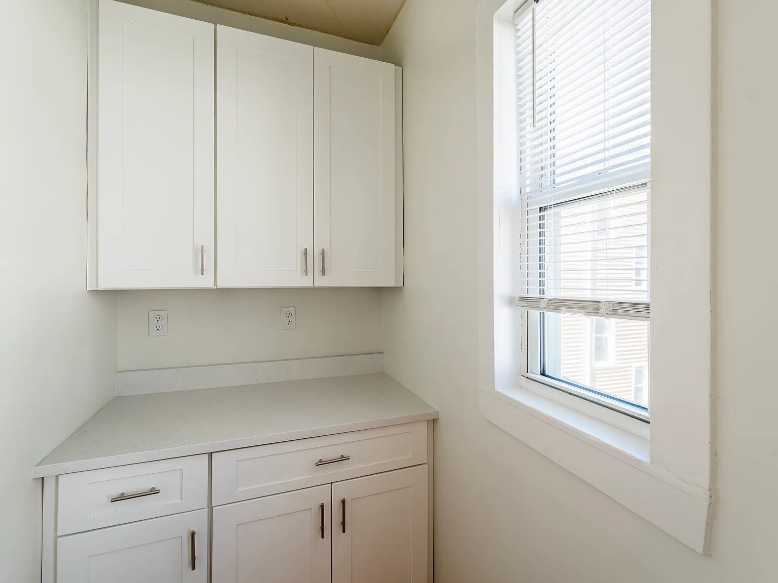 3 bed, 1075 sqft, $2,850 — Photo 3