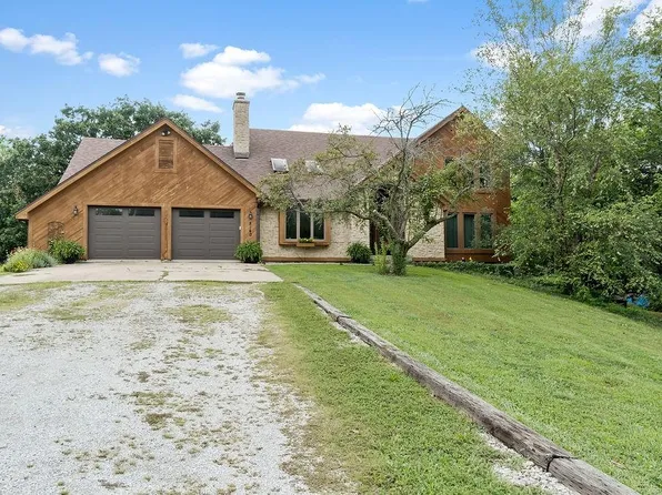 8140 Ravenswood Ln, De Soto, KS 66018