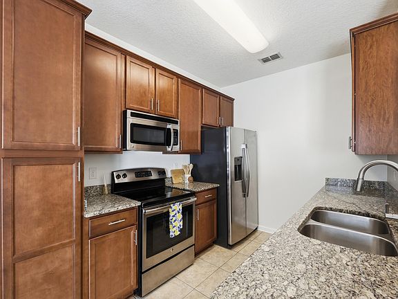 4th image of 237 Moultrie Village Ln