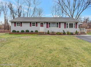 41 La Valley Dr, Manalapan, NJ