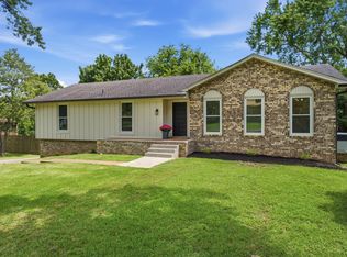 1025 Woodmont Dr, Gallatin, TN 37066