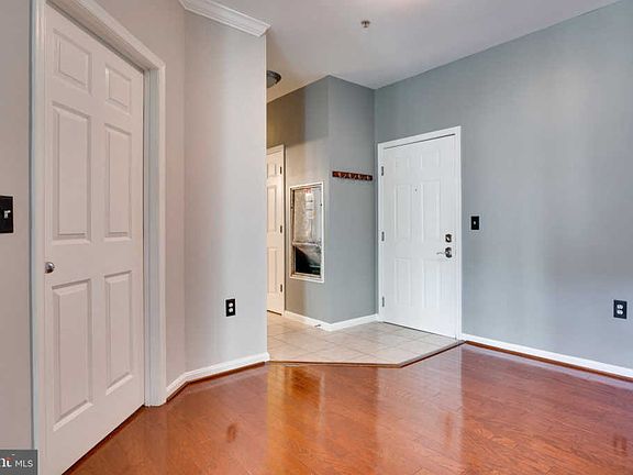 3rd image of 2465 Army Navy Dr #1106