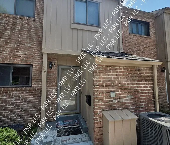 106 Sycamore Ct #1 — Photo 2