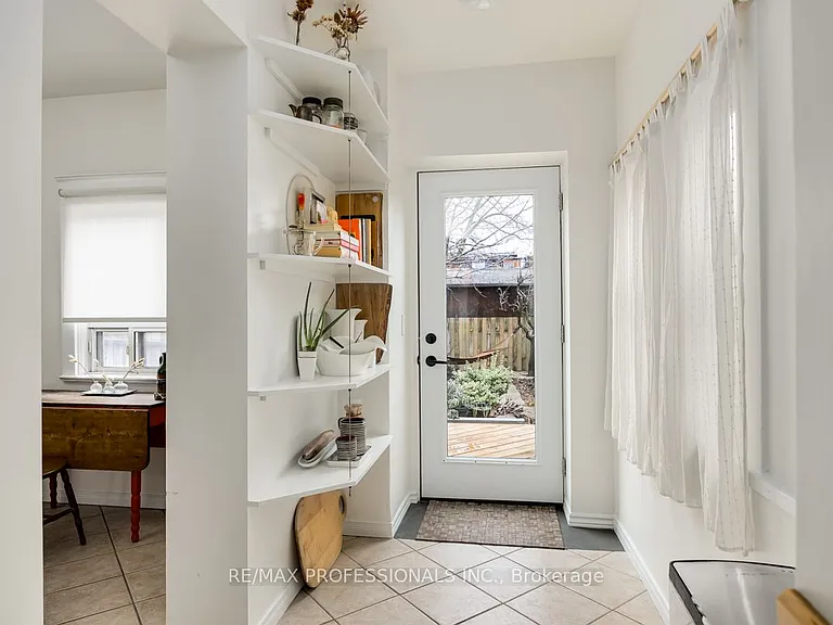 1381 Lansdowne Ave — Photo 14