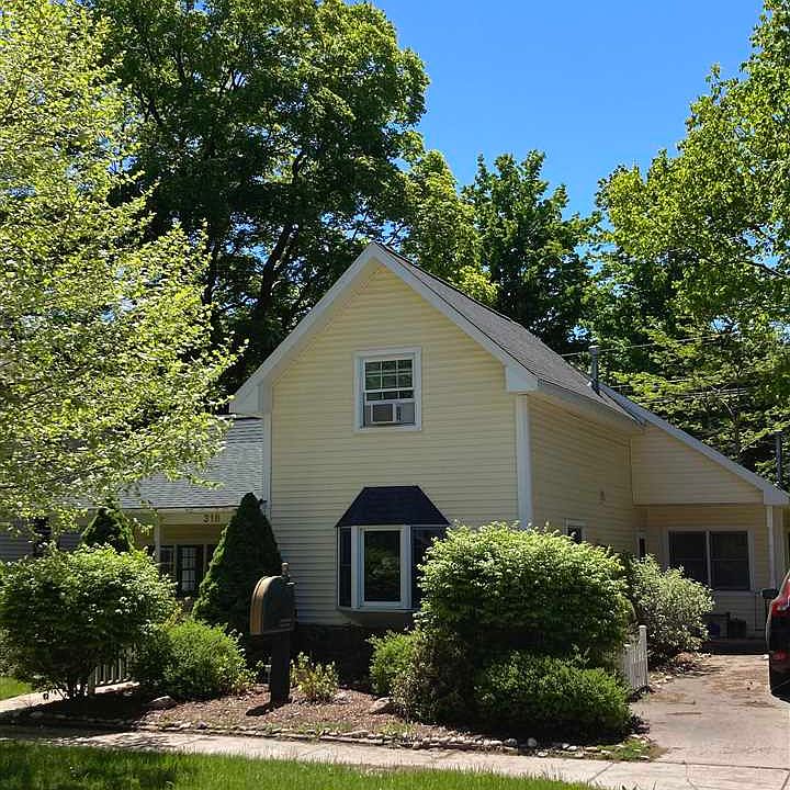 1st image of 318 Antrim St