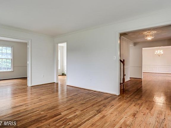 3rd image of 3408 Dulaney Pl