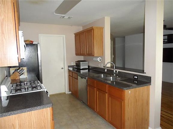 5th image of 312 McCoy Ln