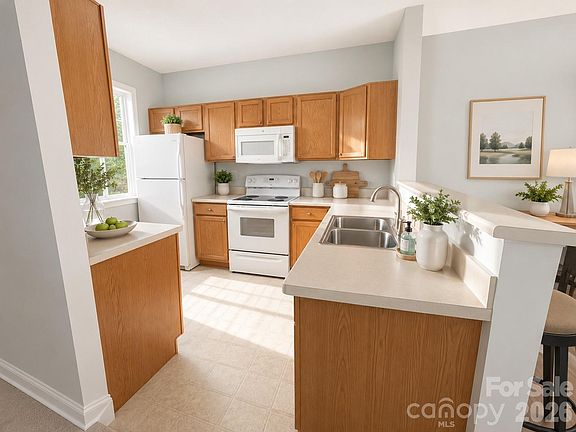 3rd image of 9813 Hyde Glen Ct