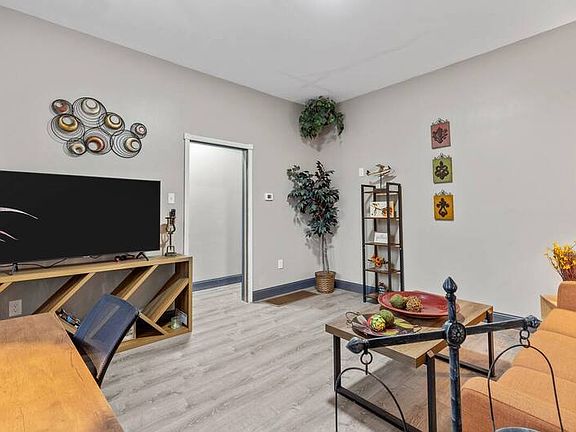 2nd image of 3857 Blaine Ave Floor 1
