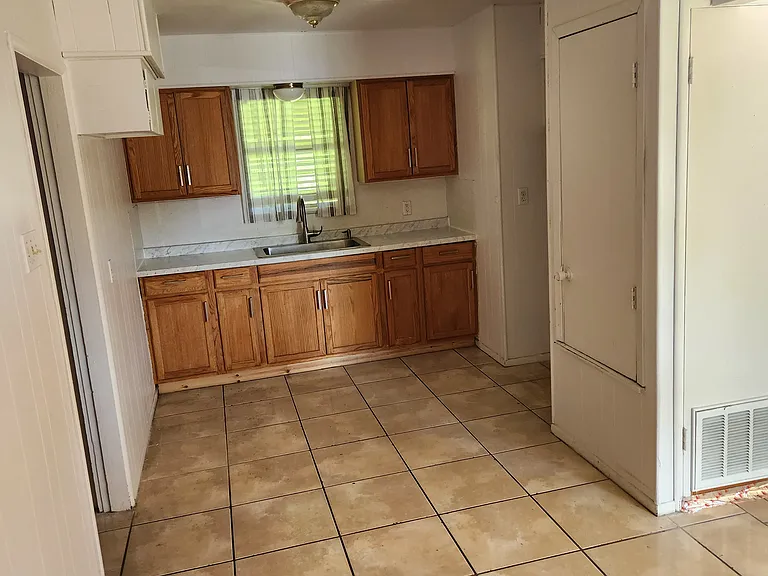 1630 Pinewood Dr — Photo 8