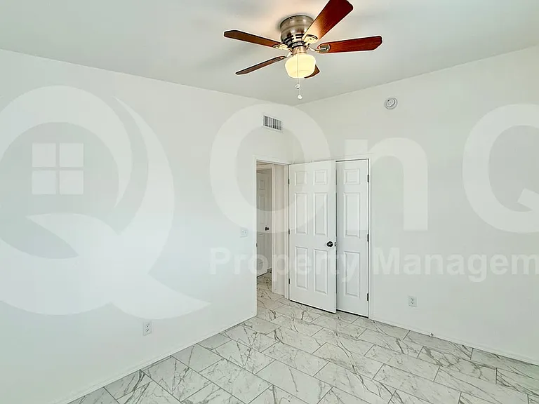 741 E Erie St #1 — Photo 28