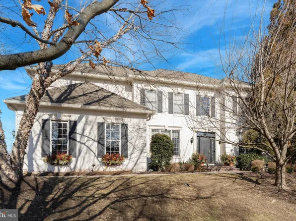 695 Cherrydale Dr, Lafayette Hill, PA 19444