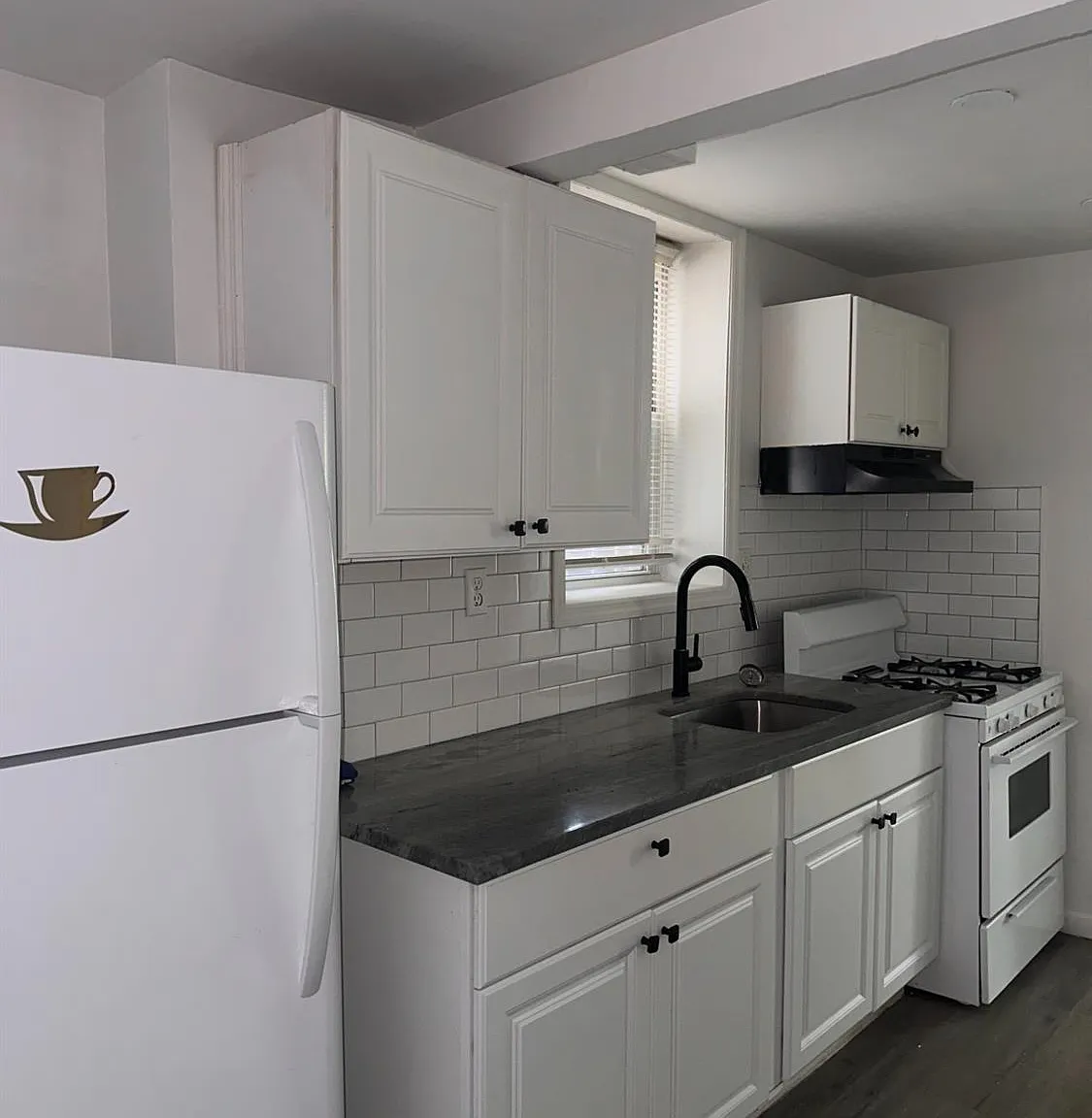 1 bed, 1.0 bath, $1,600 — Photo 2