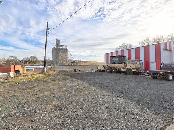 4th image of 105 S Main St