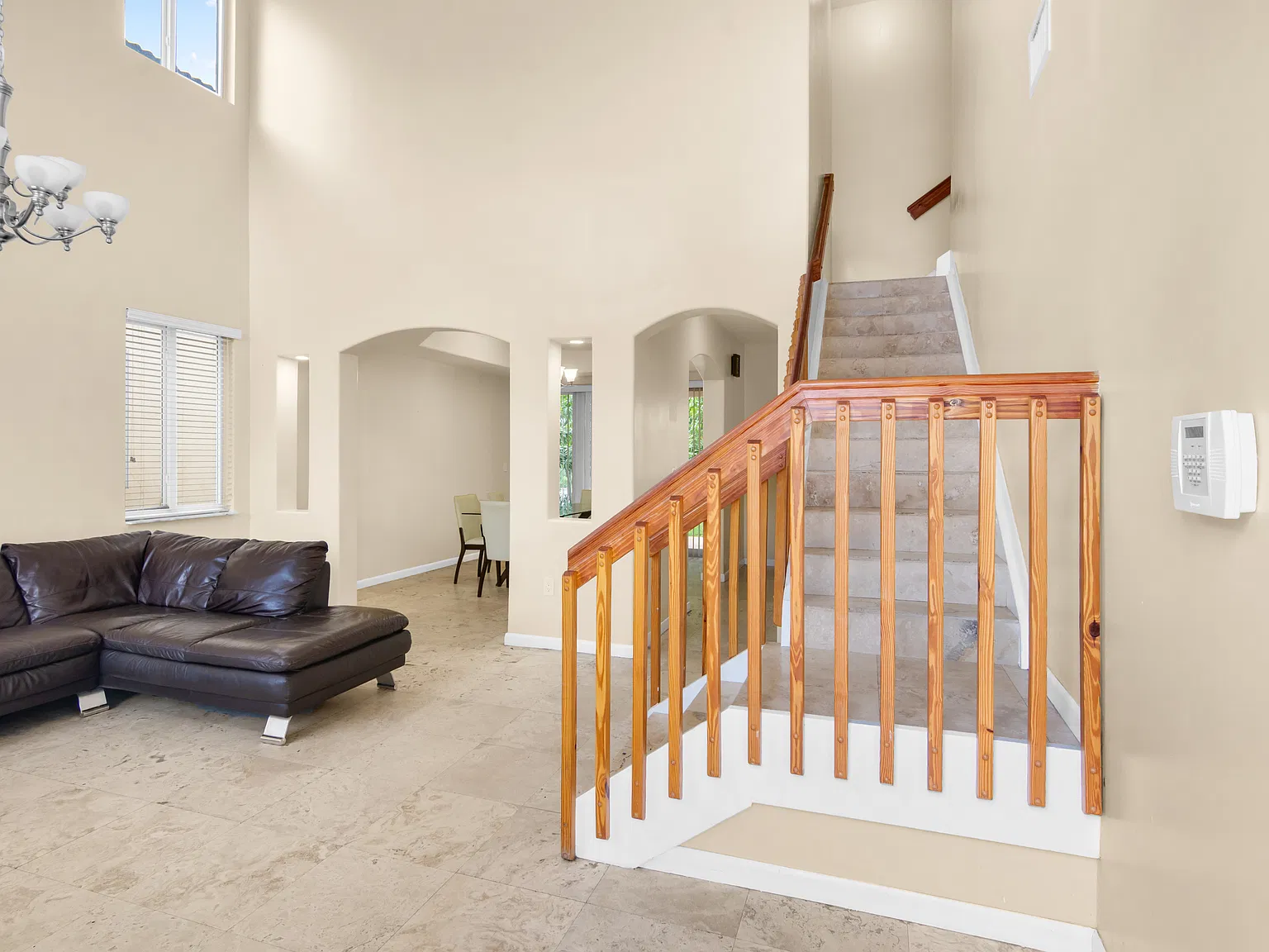 4 bed, 2476 sqft, $4,100 — Photo 2