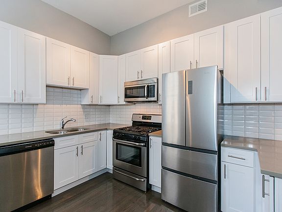 2nd image of 801 N Wabash Ave #42-3W