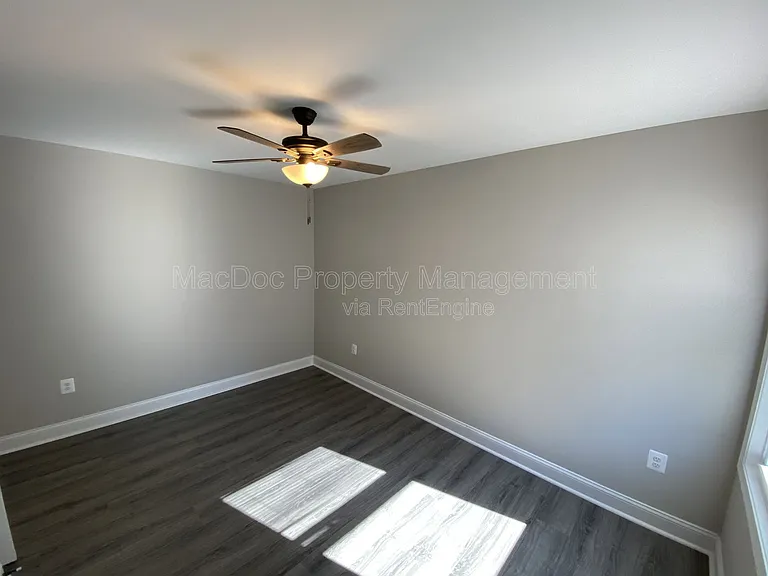 77 Lakeview Dr — Photo 31