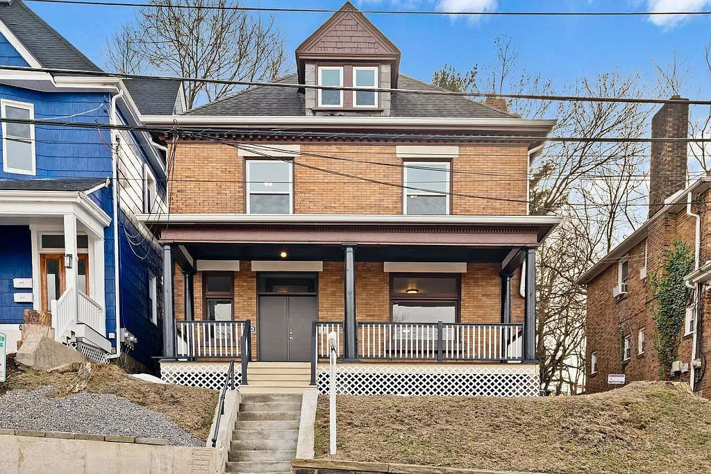 3 E McIntyre Ave photo 1