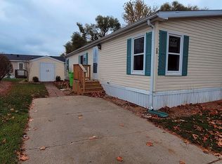 13 Scarborough Ln, Whitmore Lake, MI 48189