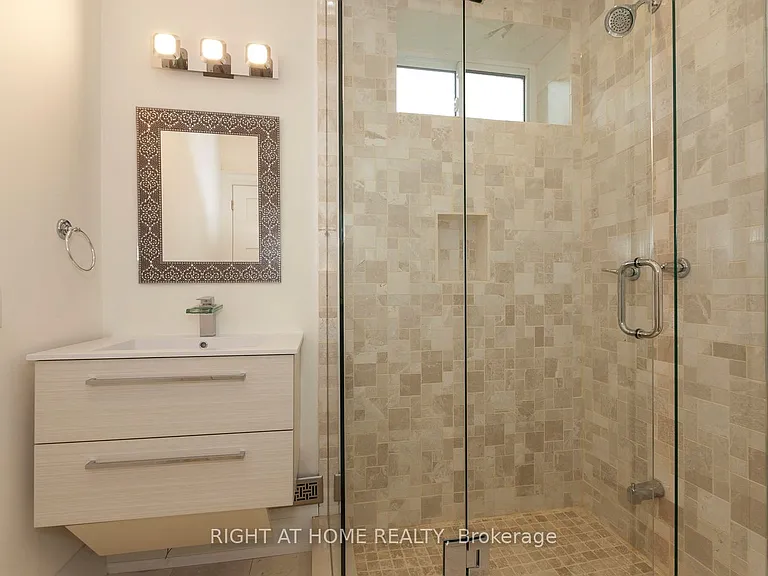 1627 Glenburnie Rd — Photo 14