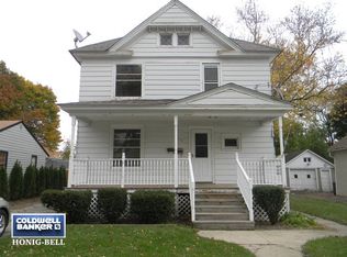 914 Tappan St, Woodstock, IL 60098