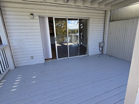 5th image of 14 Spinnaker Ct