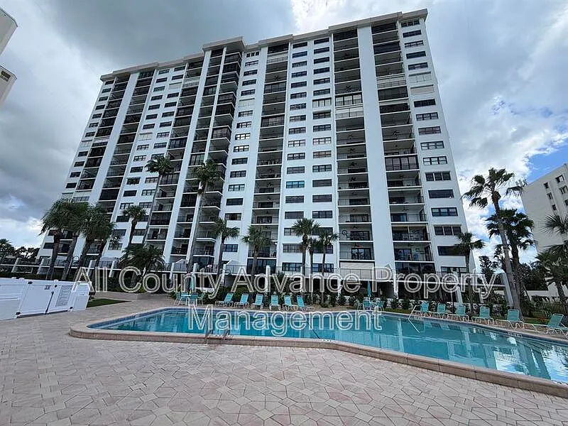 2 bed, 2.0 bath, 1111 sqft, $4,999 — Photo 4