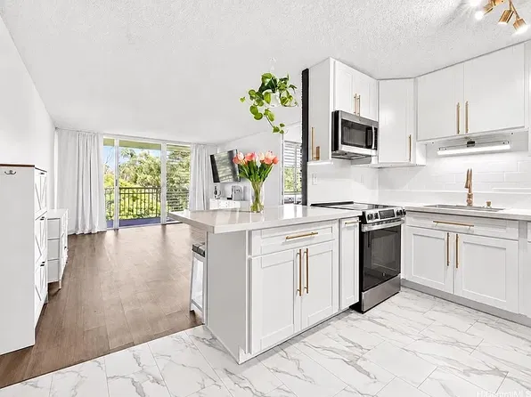 95-2051 Waikalani Pl APT E403, Mililani, HI 96789
