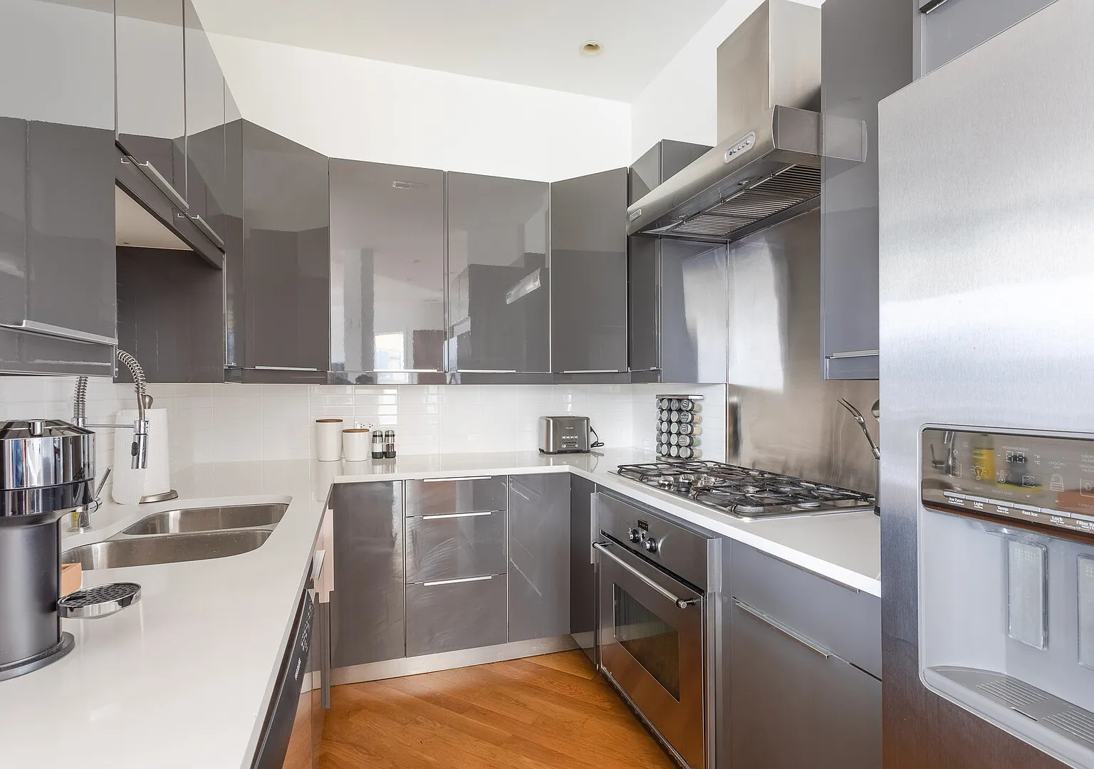 Luxury Fulton Market Penthouse | Pelton+ home gym — Photo 4