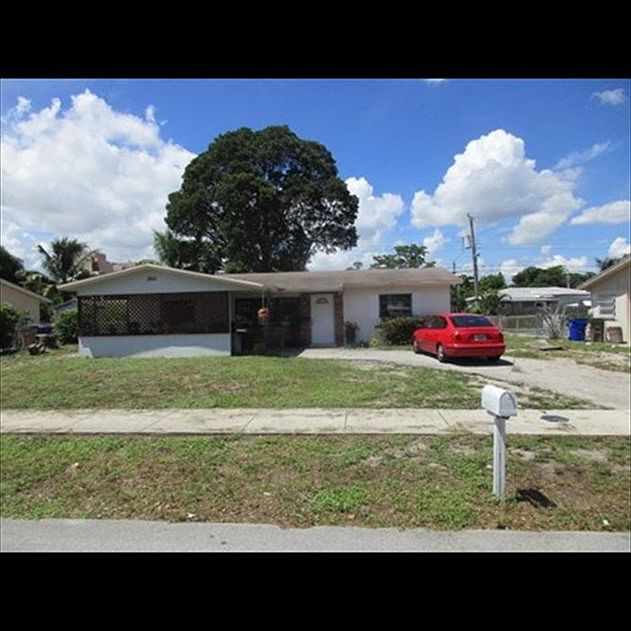 1st image of 3841 NE 4th Ave
