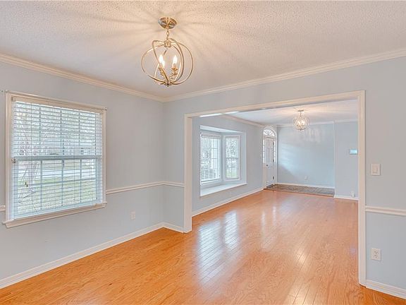 3rd image of 375 Bridle Path Way