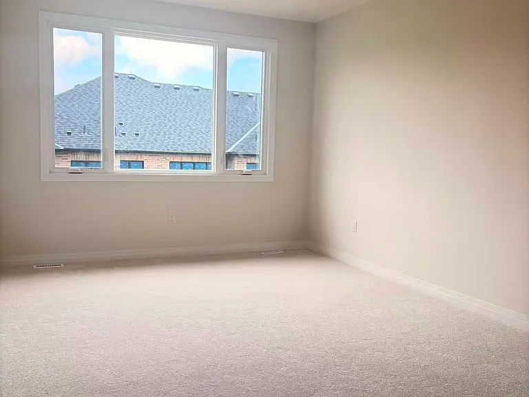 2909 Nakina St — Photo 7