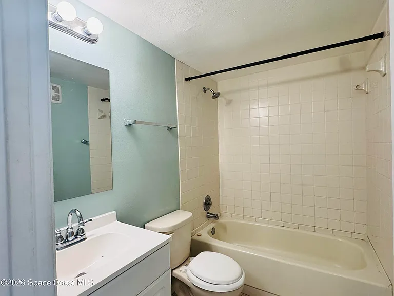 3092 Sir Hamilton Cir #4 — Photo 10