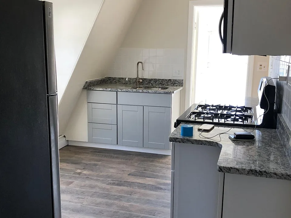 101 Tudor St #3