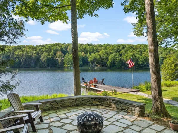 314 S Longford Lake Rd, Brackney, PA 18812