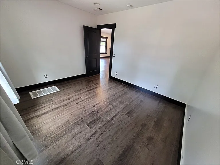 1780 N Summit Ave — Photo 9