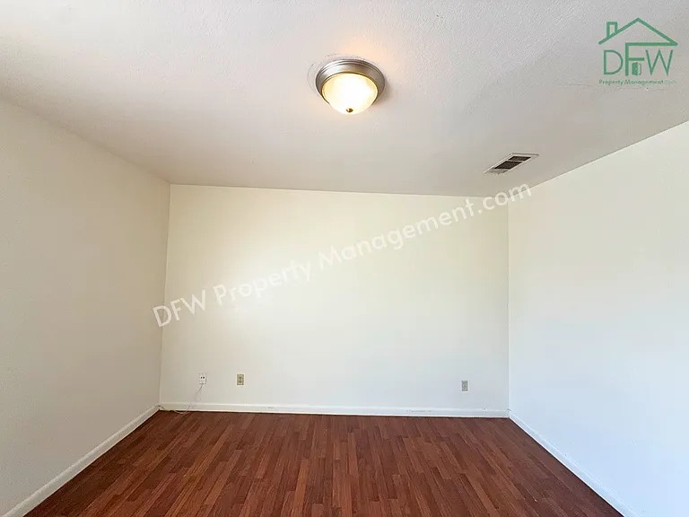 807 W Walnut St #C2 — Photo 10