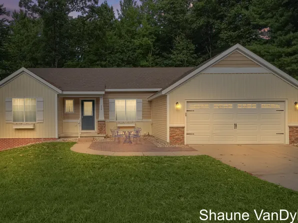 643 N River Hills Dr, Newaygo, MI 49337