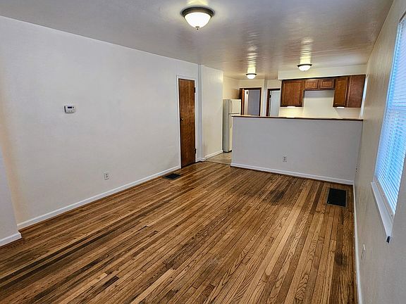 4th image of 214 Basswood Ave