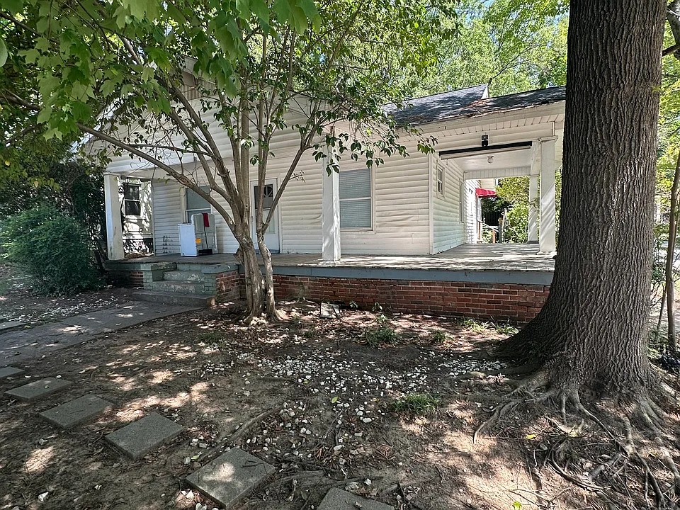 1400 W Market St