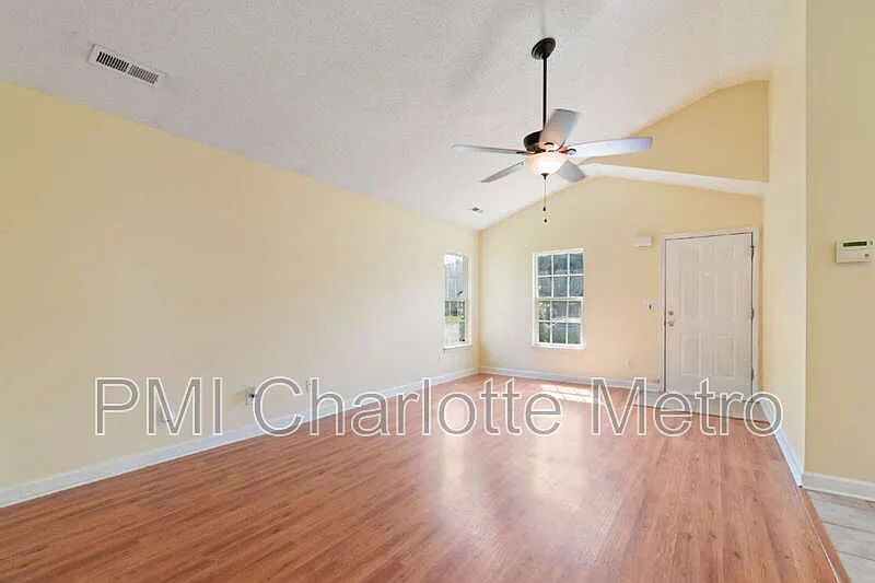3 bed, 2.0 bath, $1,795 — Photo 3