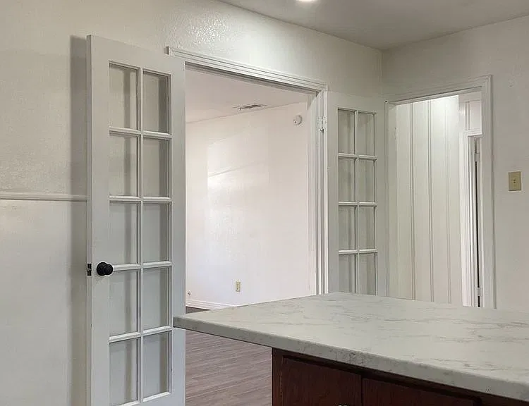 1501 N Park St — Photo 3