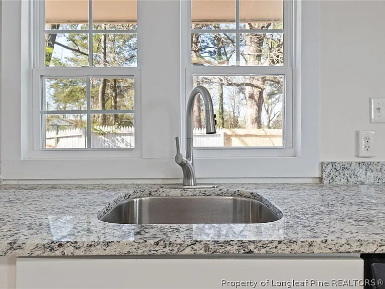 5109 Higgins St — Photo 18
