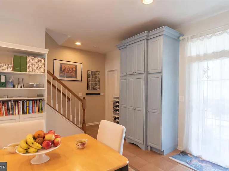 6931 Rolling Creek Way — Photo 7